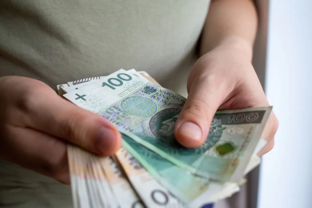 polonya da bakim yardimi kimler 215 84 zloty destek alabilir 70373