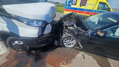 Polonya da bmw ile kamyonet carpisti 4 yarali 68516