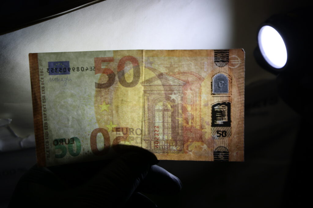 Polonya'da büyük sahtecilik operasyonu: 360 milyon euro değerinde sahte banknot baskısı engellendi 1 Polonya da buyuk sahtecilik operasyonu 360 milyon euro degerinde sahte banknot baskisi engellendi 68216