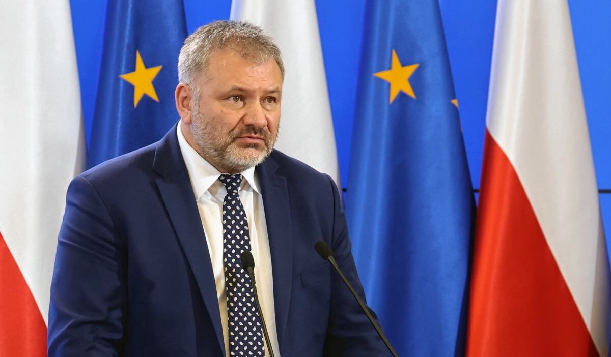 Polonya da eski adalet bakani ziobro nun abd ye gidisiyle i lgili sorusturma ve prokuratura krajowa da yasanan i hlal krizi 72259