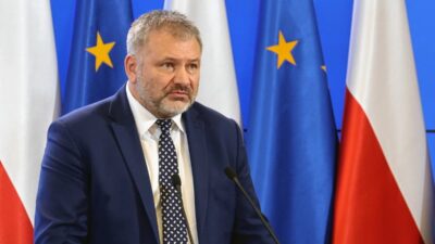 Polonya da eski adalet bakani ziobro nun abd ye gidisiyle i lgili sorusturma ve prokuratura krajowa da yasanan i hlal krizi 72259