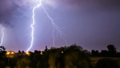 Polonya da hava durumu saganak yagis ve firtina uyarisi 73775