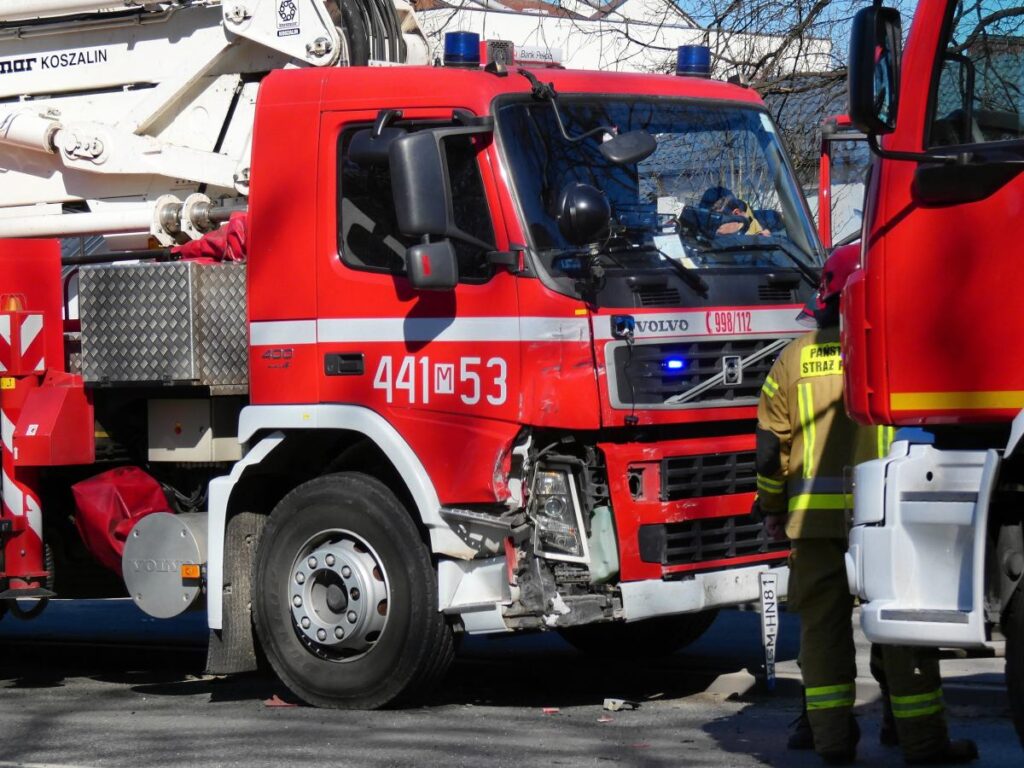 polonya da i tfaiye araci ile otomobilin carpismasi 1 olu 1 yarali 68154
