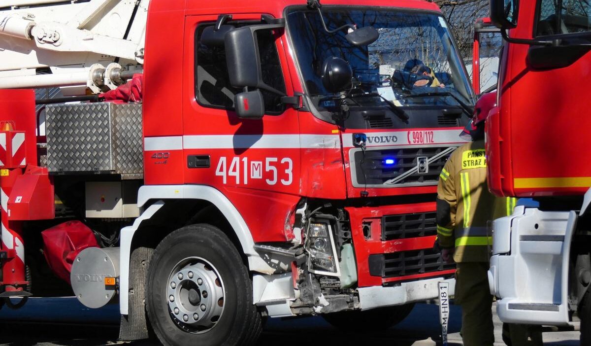 Polonya da i tfaiye araci ile otomobilin carpismasi 1 olu 1 yarali 68154