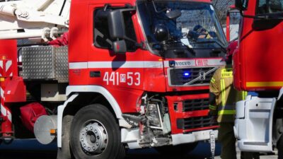 Polonya da i tfaiye araci ile otomobilin carpismasi 1 olu 1 yarali 68154