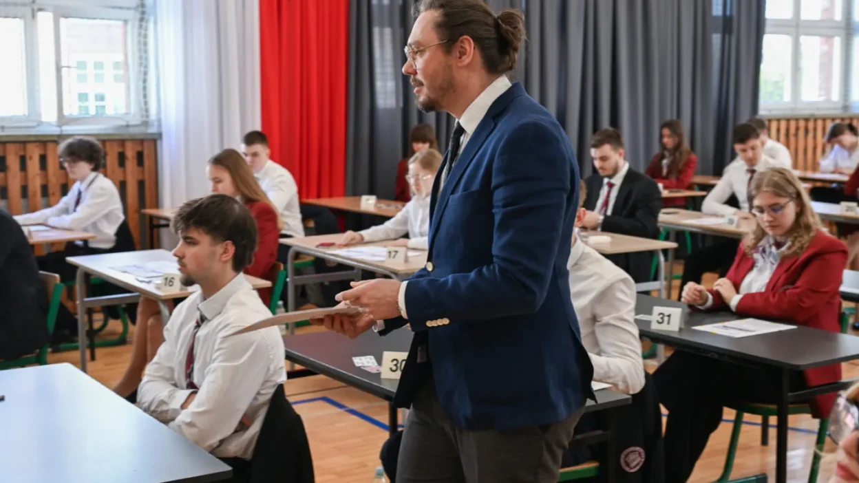 Polonya'da lise son sınavında edebiyat ve çalışma yaşamı temaları öne çıktı 1 Polonya da lise son sinavinda edebiyat ve calisma yasami temalari one cikti 68522