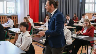 Polonya da lise son sinavinda edebiyat ve calisma yasami temalari one cikti 68522