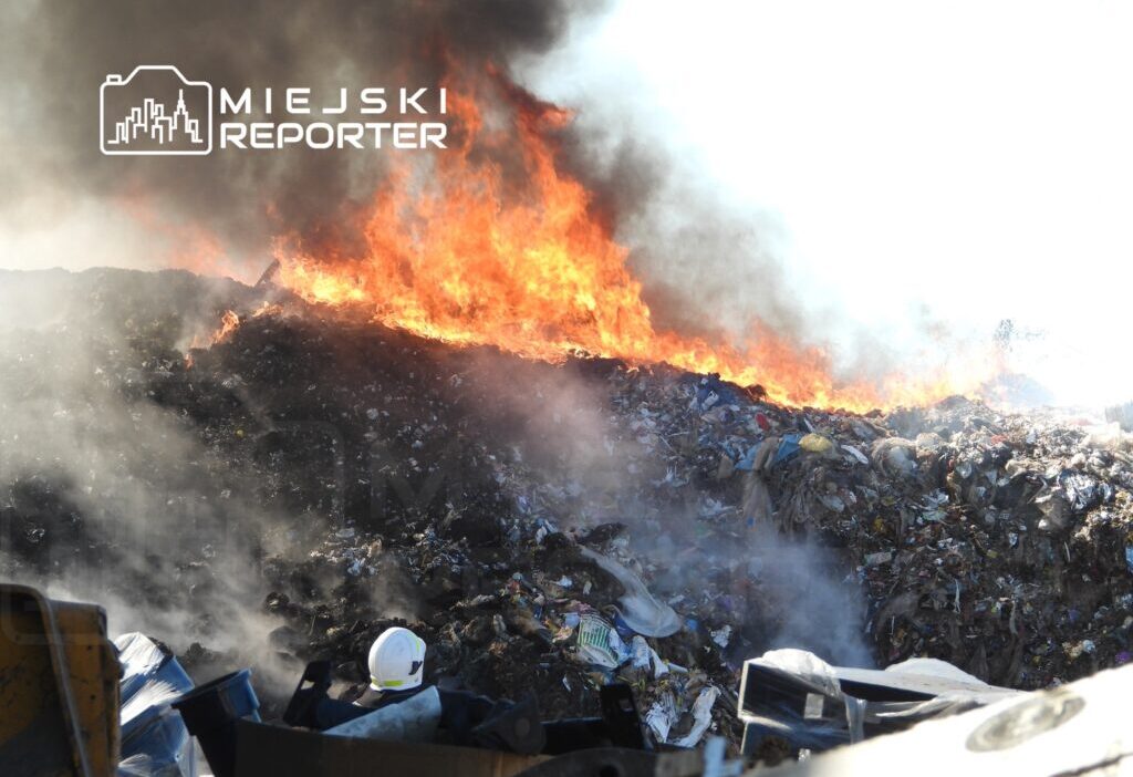 Polonya da plastik atik depolama alaninda buyuk yangin 67794