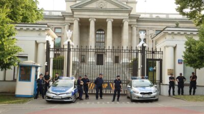 Polonya da rus zafer gunu anmalari tartismali gecti buyukelci den ukrayna vurgusu ve karsit gosteriler 69647