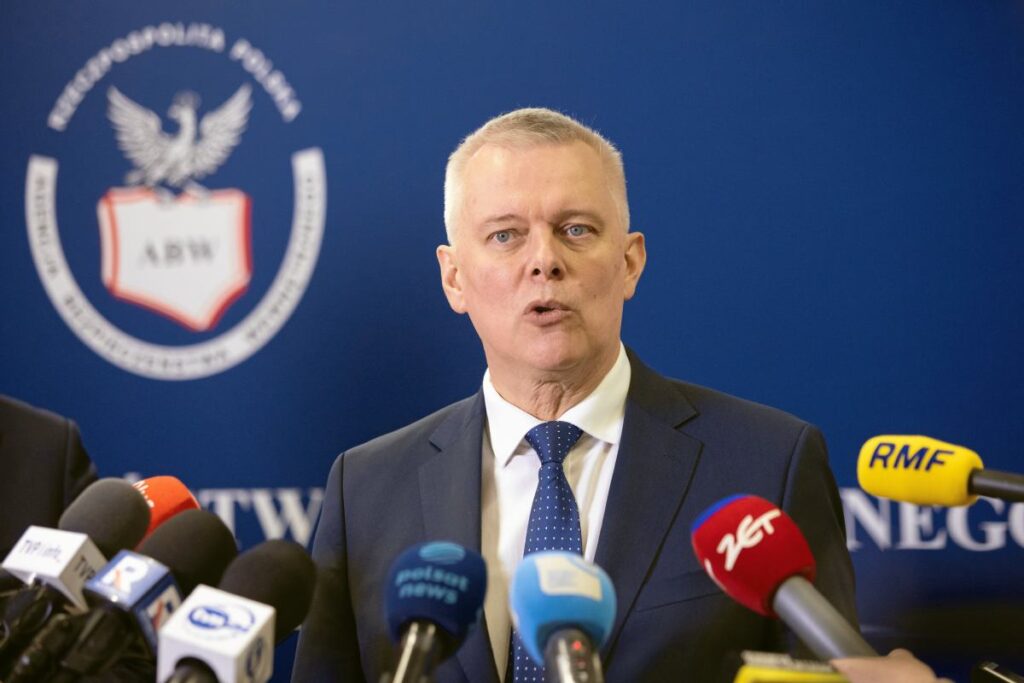 polonya da rusya adina casusluk yaptiklari gerekcesiyle gozaltina alinan supheliler hakkinda tutuklama karari 71382