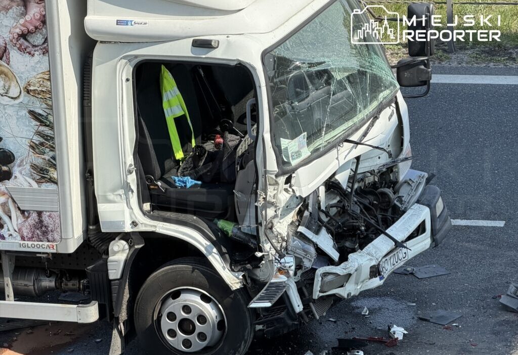Polonya da s2 karayolunda tir ile kamyonet carpisti surucu kurtarildi 68671