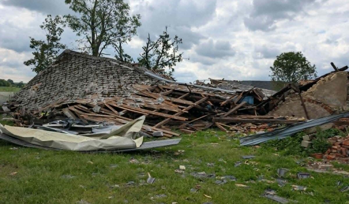 Polonya da siddetli firtina ve hortum opole bolgesinde maddi hasar 74014