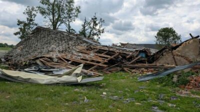 Polonya da siddetli firtina ve hortum opole bolgesinde maddi hasar 74014