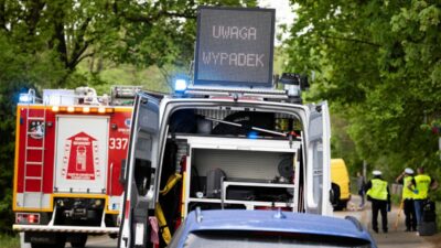 Polonya da trafik kazasi park halindeki kamyona carpan otomobildeki 3 kisi hayatini kaybetti 70356