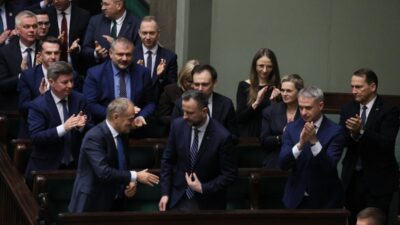 Polonya da yeni anketler koalicja obywatelska liderligini guclendirirken koalisyon senaryolari sekilleniyor 69741