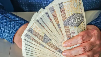 Polonya da yuz yasini asan vatandas sayisinda rekor artis ve emekli maasina yansimalari 67836
