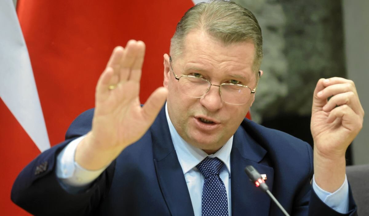 Polonya da zelenski ye verilen devlet nisaninin geri alinmasi tartismasi 73772
