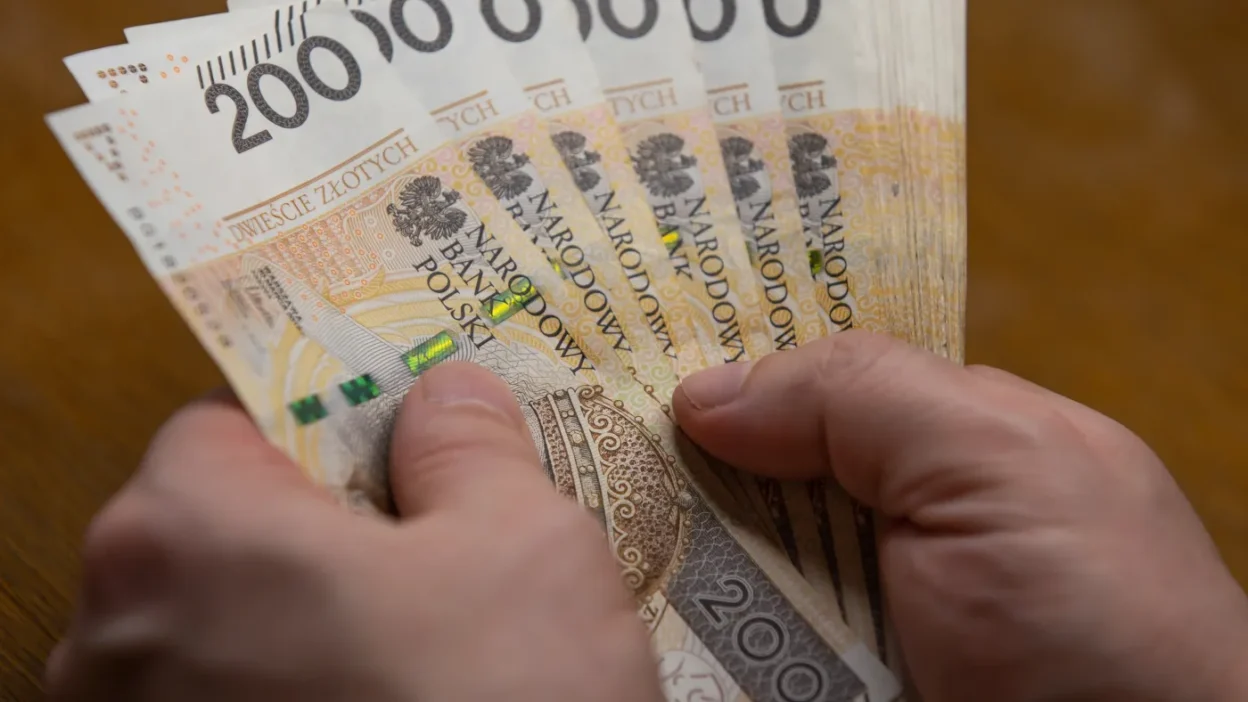 Polonya dan belka vergisi kaldirimi ve yeni yatirim hesaplari adimina erteleme yururluk 2027 ye kaydirildi 69678