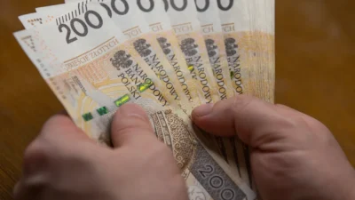 Polonya dan belka vergisi kaldirimi ve yeni yatirim hesaplari adimina erteleme yururluk 2027 ye kaydirildi 69678
