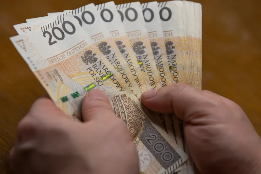 Polonya dan belka vergisi kaldirimi ve yeni yatirim hesaplari adimina erteleme yururluk 2027 ye kaydirildi 69678