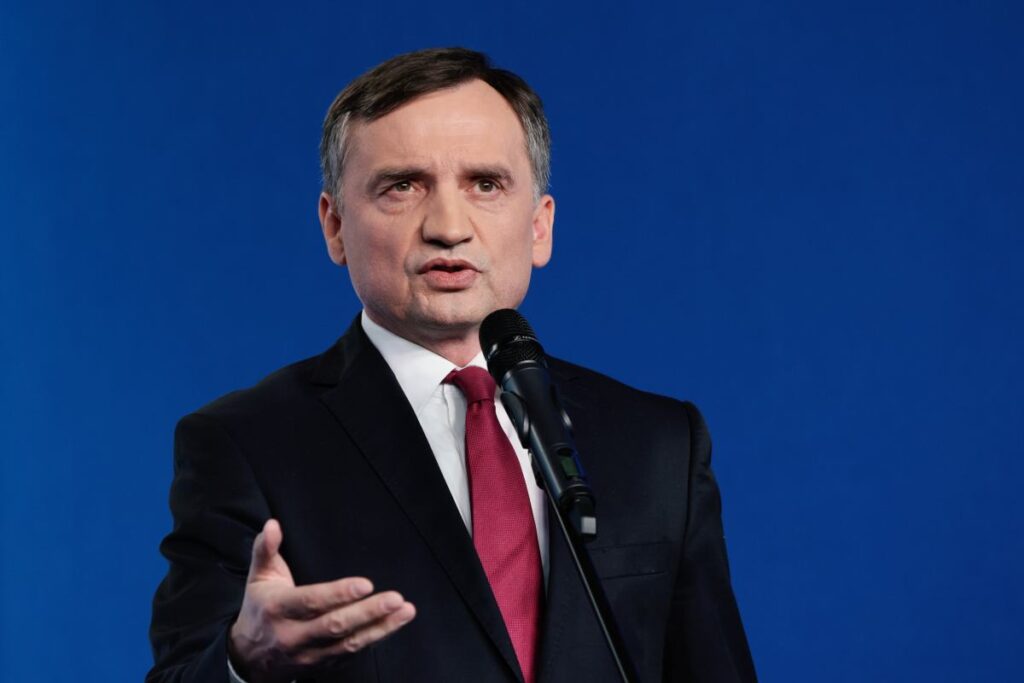 polonya dan eski bakan ziobro nun i adesi i cin adimlar abd nin onayi ve trump in karari kritik 69667