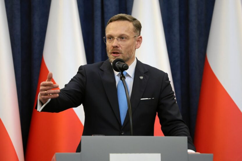Polonya dan i srailli bakana tepki disisleri bakani sikorski den ozur ve tahliye talebi 71846