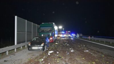 Polonya nin s8 karayolunda bes aracli zincirleme kaza 71289