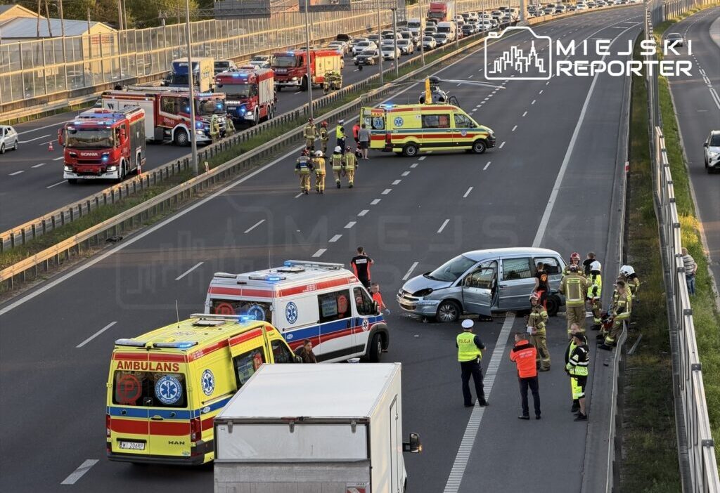 Polonya'nın s8 karayolunda trafik kazası: bir çocuk araçtan savruldu 1 Polonya nin s8 karayolunda trafik kazasi bir cocuk aractan savruldu 72591