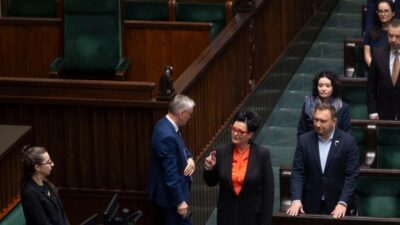 Polonya parlamentosu’nda görev değişimi: bożena borowiec milletvekili olarak yemin etti 3 Polonya parlamentosu nda gorev degisimi bo ena borowiec milletvekili olarak yemin etti 69866
