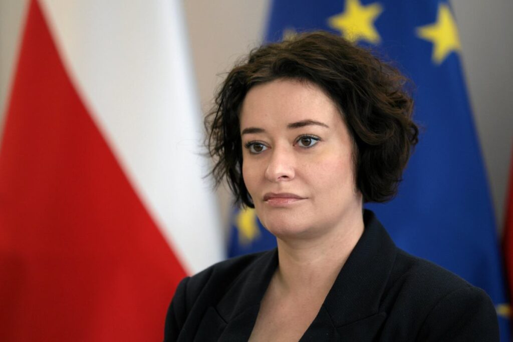 polonya parlamentosu nda yuksek yol gideri bildirimleri tartisma yaratti 71135