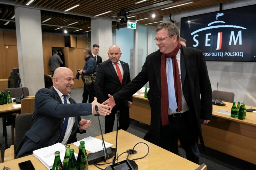 polonya sejm i anayasa mahkemesi kararina ragmen hakimleri secti 69890
