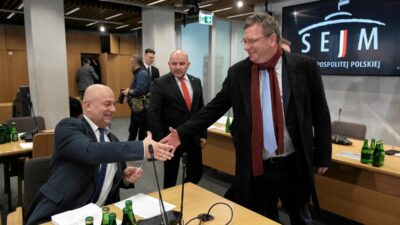 Polonya sejm i anayasa mahkemesi kararina ragmen hakimleri secti 69890