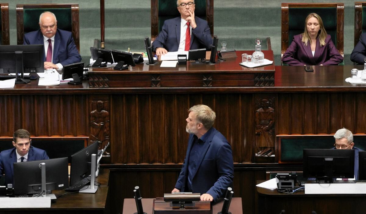 Polonya sejm inde bilim butcesi gerilimi hukumete yonelik elestiriler ve talepler 73336