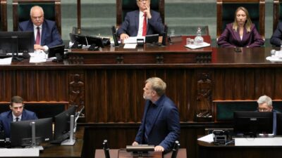 Polonya sejm inde bilim butcesi gerilimi hukumete yonelik elestiriler ve talepler 73336