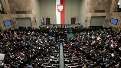 Polonya sejm inde yakin kisi statusu yasasi kabul edildi cumhurbaskani nawrocki den veto sinyali 73689