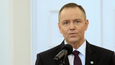 Polonya senatosu cumhurbaskani nawrocki nin i klim politikasi referandumu teklifini reddetti 71639