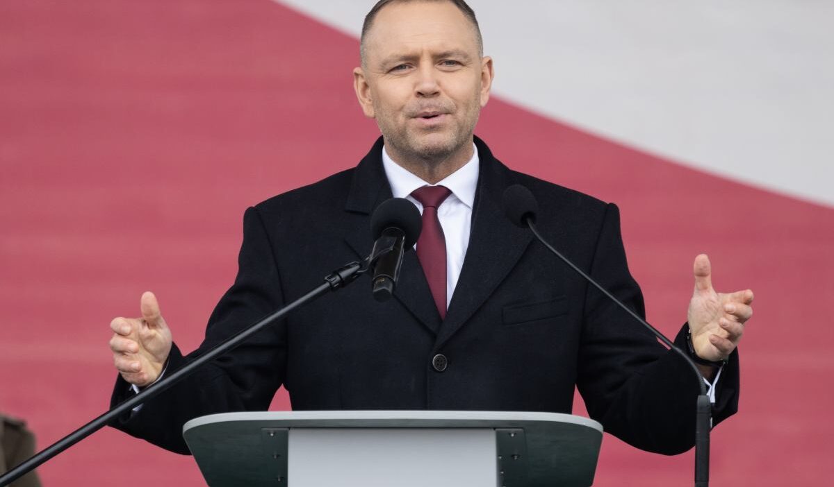 Polonya ve i ngiltere arasinda savunma anlasmasi cumhurbaskani nawrocki den hukumete bilgilendirme elestirisi 73384