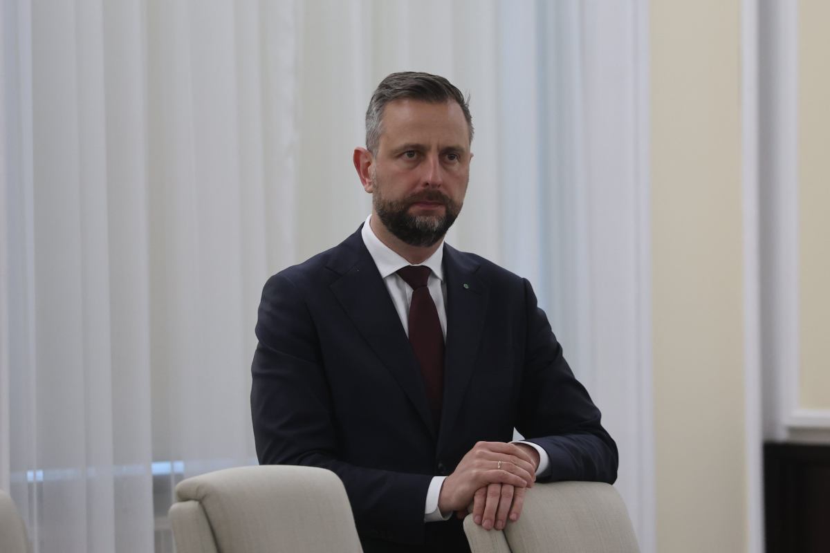 Polonya ve i ngiltere arasinda savunma i s birligi anlasmasi i mzalandi 73417