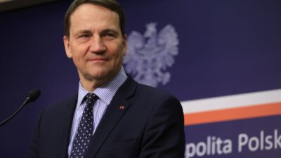 Polonyali bakan sikorski nin i srailli muhatabiyla sosyal medyada gergin tartismasi ve kamuoyu degerlendirmesi 68133