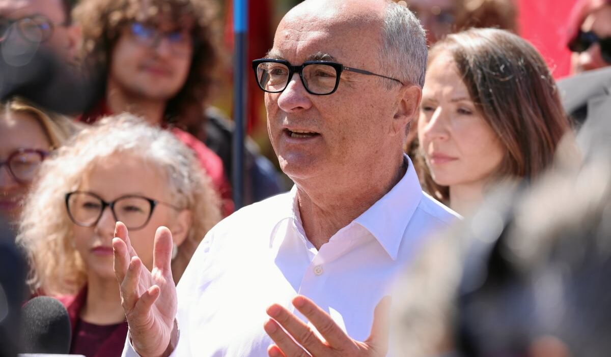 Polonyali milletvekili litewka nin olumu uzerine siyasi gerilim ve anma torenleri 67974