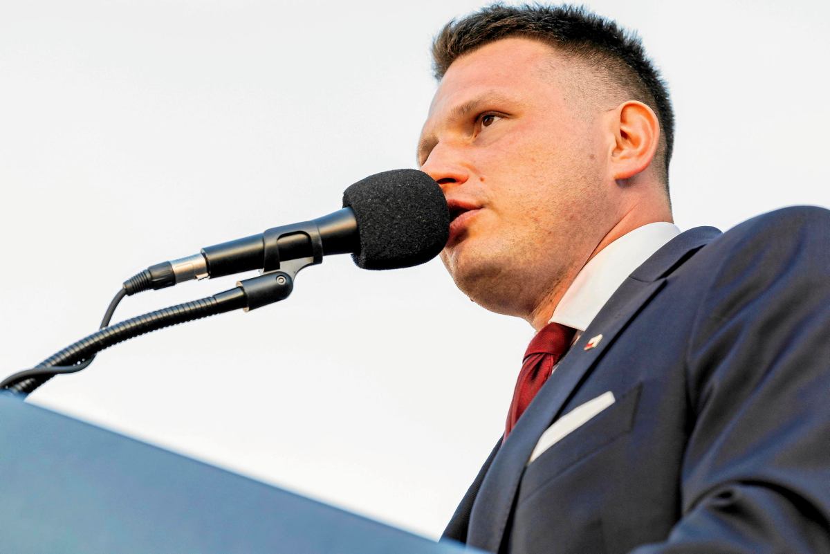 Polonyali siyasetci s awomir mentzen den orduya agir suclamalar belgelerde sahtecilik yapiliyor 69832