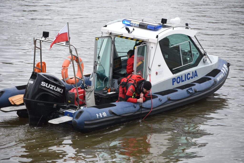 poznan da supheli i hbar uzerine warta nehri nde arama calismalari baslatildi 70562