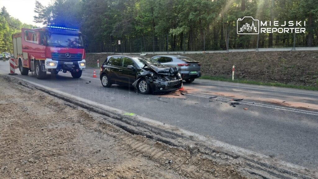 Pruszków’da trafik kazası: hatalı şerit i̇hlali zincirleme kazaya yol açtı 1 Pruszk w da trafik kazasi hatali serit i hlali zincirleme kazaya yol acti 72441
