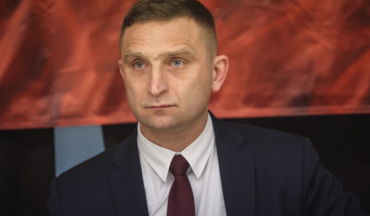 Robert bąkiewicz’e kadın hakları aktivistine saldırıdan hapis cezası yerine kamu hizmeti cezası 1 Robert b kiewicz e kadin haklari aktivistine saldiridan hapis cezasi yerine kamu hizmeti cezasi 73751