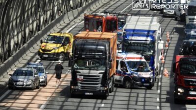 S8 karayolu’nda iki ayrı trafik kazası trafiği felç etti 4 S8 karayolu nda iki ayri trafik kazasi trafigi felc etti 73008