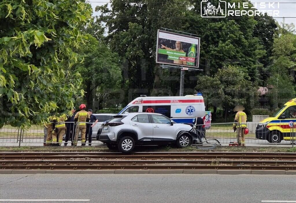 Varsova bemowo da trafik kazasi toyota tramvay hattina girdi 73997