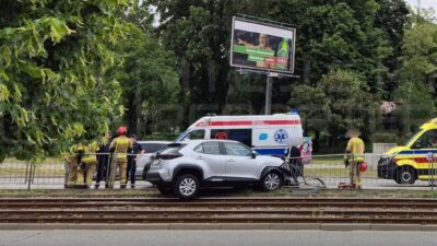 Varsova bemowo da trafik kazasi toyota tramvay hattina girdi 73997
