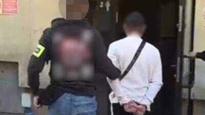 Varsova da aranan i ki kardes yakalanarak cezaevine gonderildi 71781