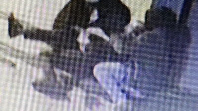 Varşova’da atm önünde gasp: polis şüphelileri arıyor 2 Varsova da atm onunde gasp polis suphelileri ariyor 73647