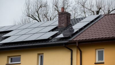Varsova da bir okulun catisinda yangin cikti 73561